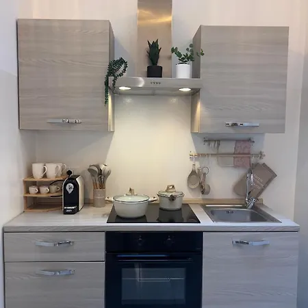 Regina In Porta Romana 3 - Sky Tv, Wifi & Breakfast Box * Milan