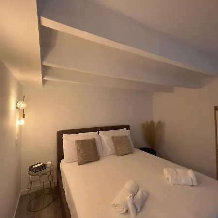 Regina In Porta Romana 3 - Sky Tv, Wifi & Breakfast Box *