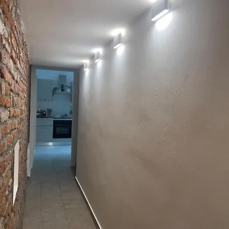 Regina In Porta Romana 3 - Sky Tv, Wifi & Breakfast Box Apartment *