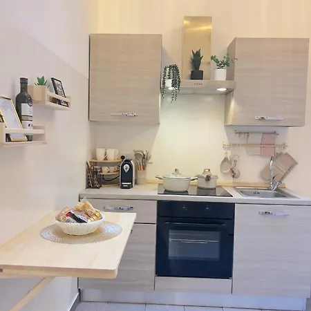Regina In Porta Romana 3 - Sky Tv, Wifi & Breakfast Box *
