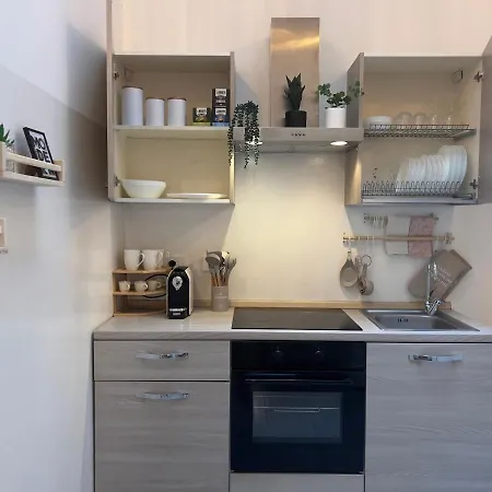 Regina In Porta Romana 3 - Sky Tv, Wifi & Breakfast Box Apartment *