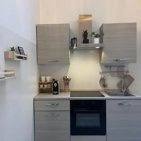 Regina In Porta Romana 3 - Sky Tv, Wifi & Breakfast Box Apartment Milan