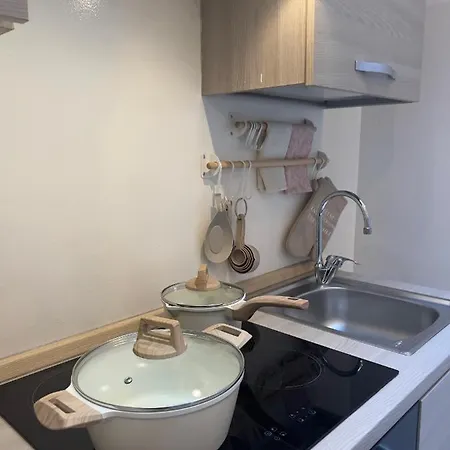 Apartment Regina In Porta Romana 3 - Sky Tv, Wifi & Breakfast Box Milan