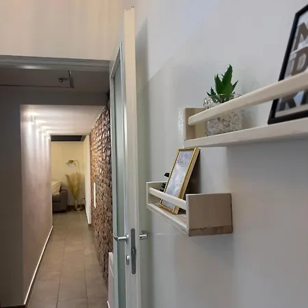 Regina In Porta Romana 3 - Sky Tv, Wifi & Breakfast Box *
