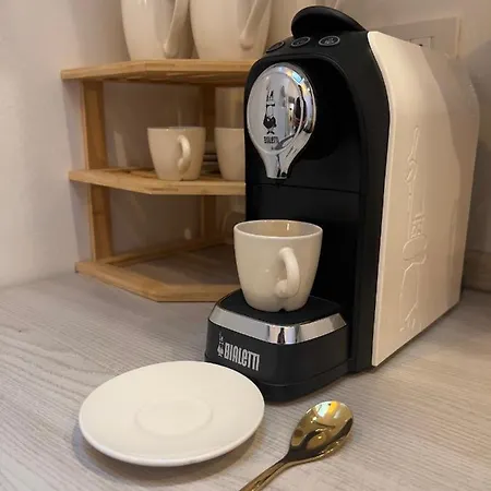 Apartment Regina In Porta Romana 3 - Sky Tv, Wifi & Breakfast Box Milan
