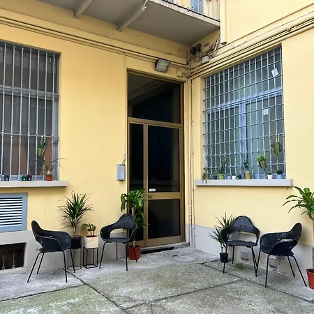 Regina In Porta Romana 3 - Sky Tv, Wifi & Breakfast Box *