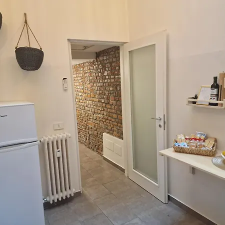 Regina In Porta Romana 3 - Sky Tv, Wifi & Breakfast Box Apartment Milan