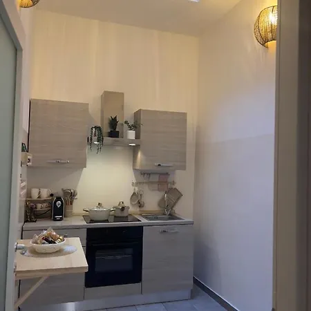 Regina In Porta Romana 3 - Sky Tv, Wifi & Breakfast Box Appartamento *