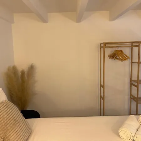 Appartamento Regina In Porta Romana 3 - Sky Tv, Wifi & Breakfast Box *