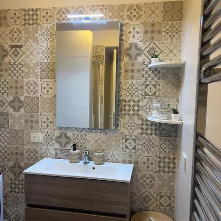 Regina In Porta Romana 3 - Sky Tv, Wifi & Breakfast Box Appartamento