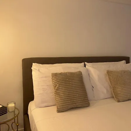 Appartamento Regina In Porta Romana 3 - Sky Tv, Wifi & Breakfast Box