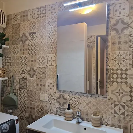 Regina In Porta Romana 3 - Sky Tv, Wifi & Breakfast Box Appartamento